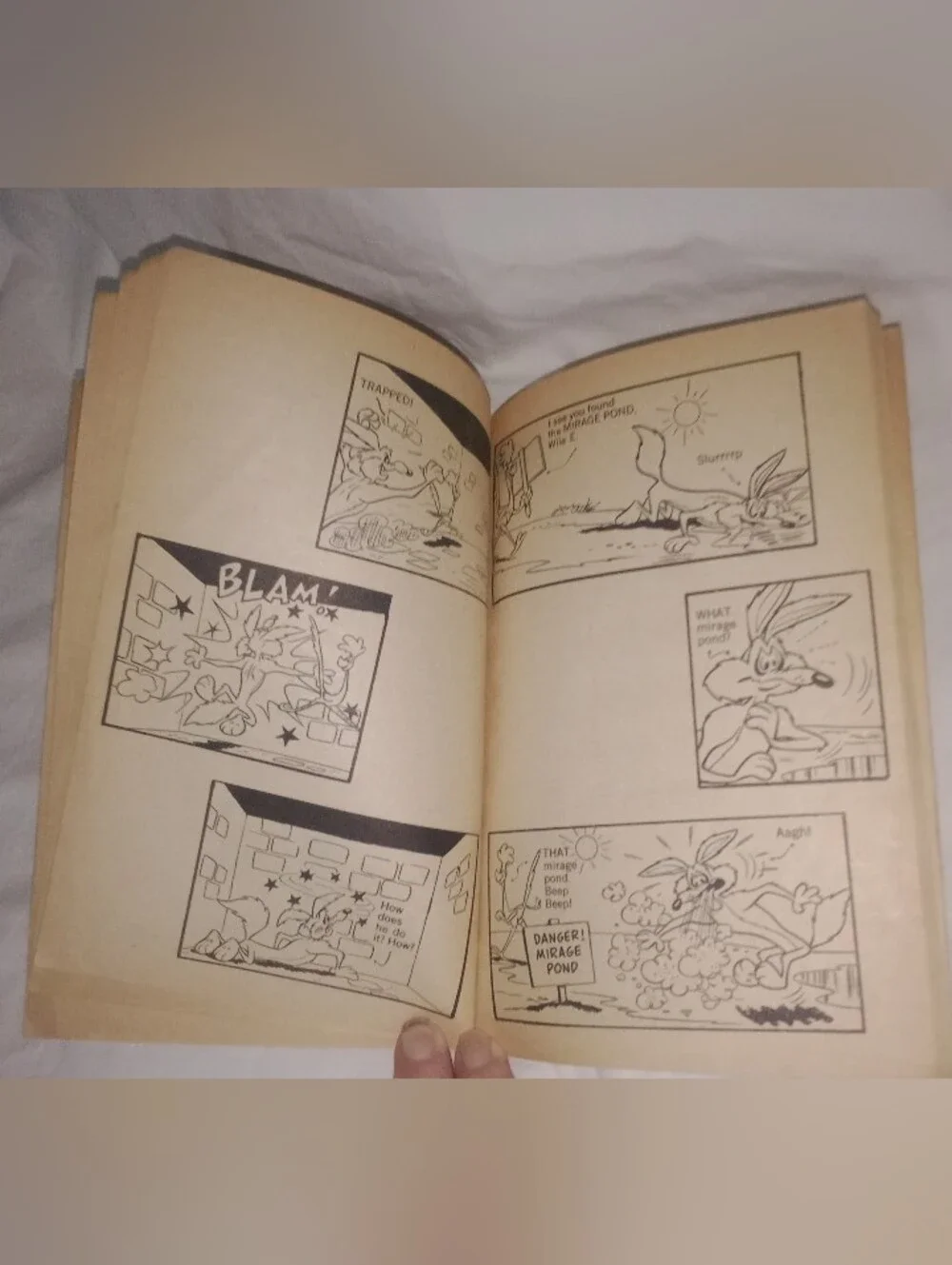 Vintage Road Runner Wile E Coyote Cartoon Book 1971 Child Kid Reading Toy